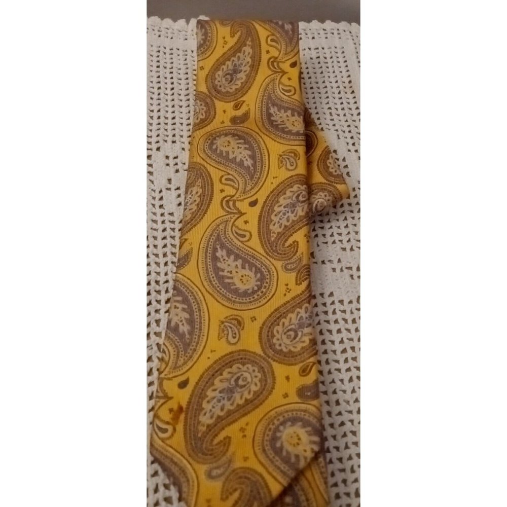 Peter Millar Yellow Blue Paisley 100% Silk Hand Folded Neck Tie 60"